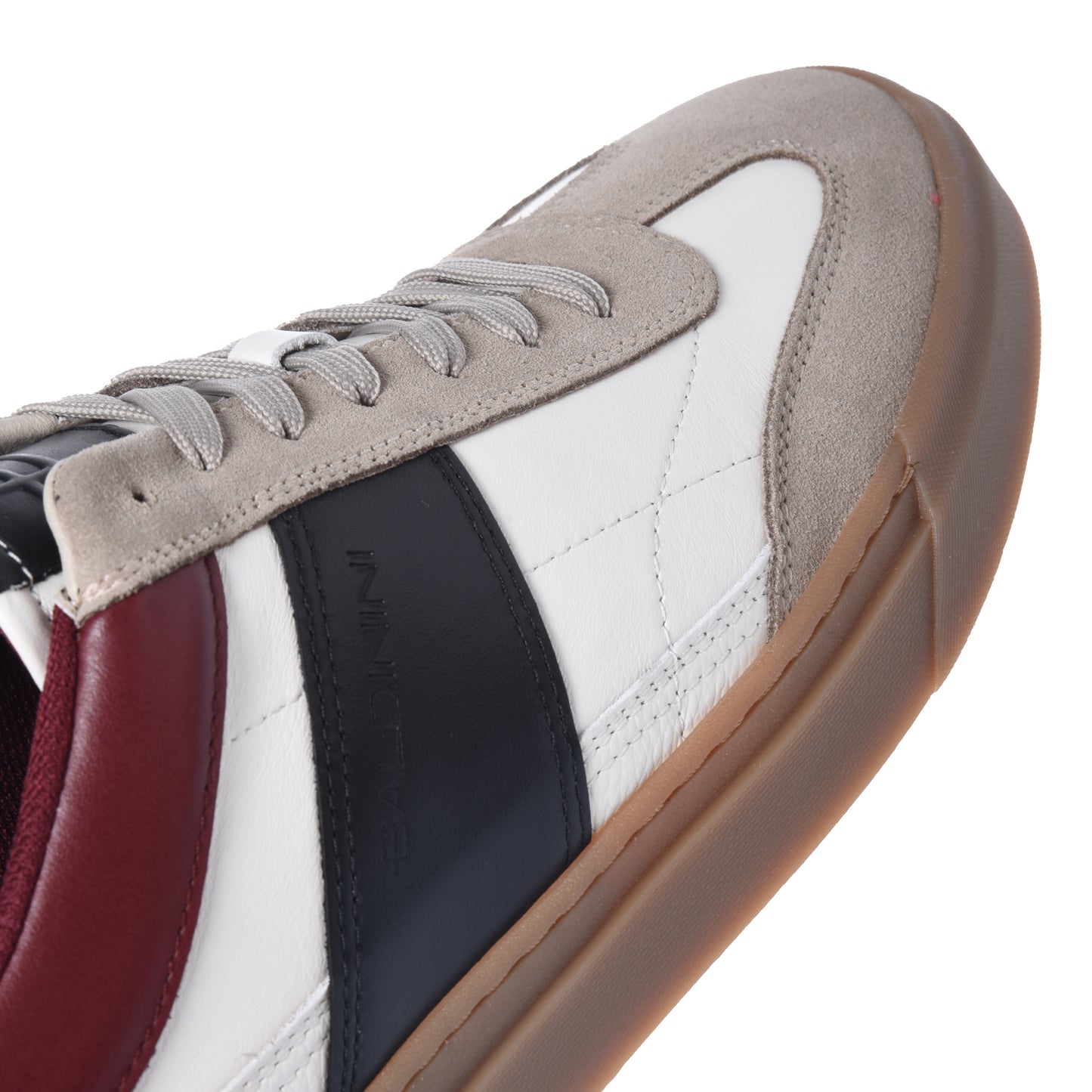 Baskets en daim et cuir taupe et blanc