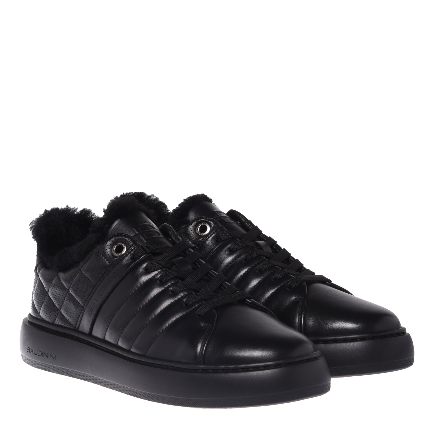 Baskets noires en cuir matelassé avec picots