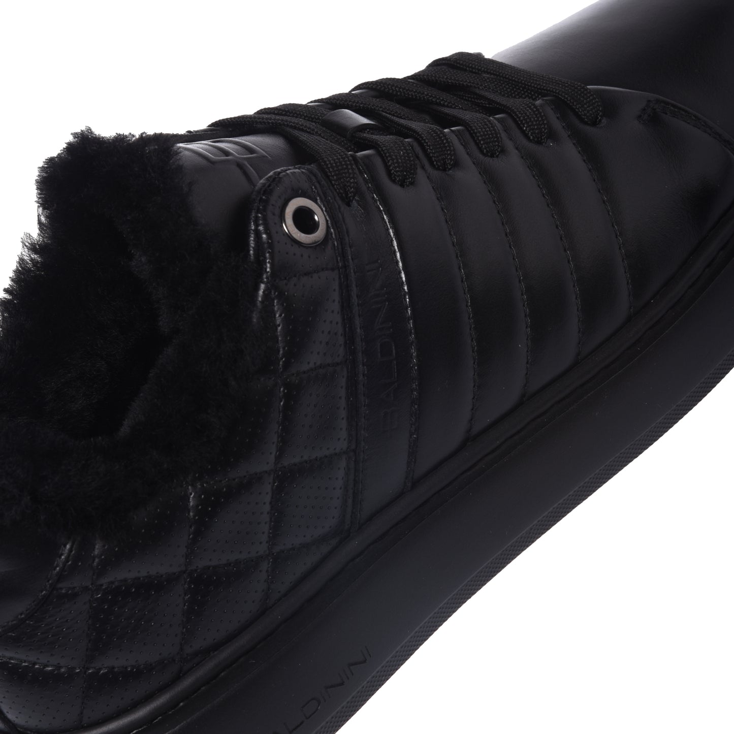 Baskets noires en cuir matelassé avec picots