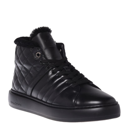Baskets noires en cuir matelassé avec picots