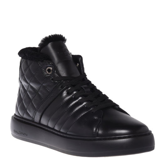 Baskets noires en cuir matelassé avec picots