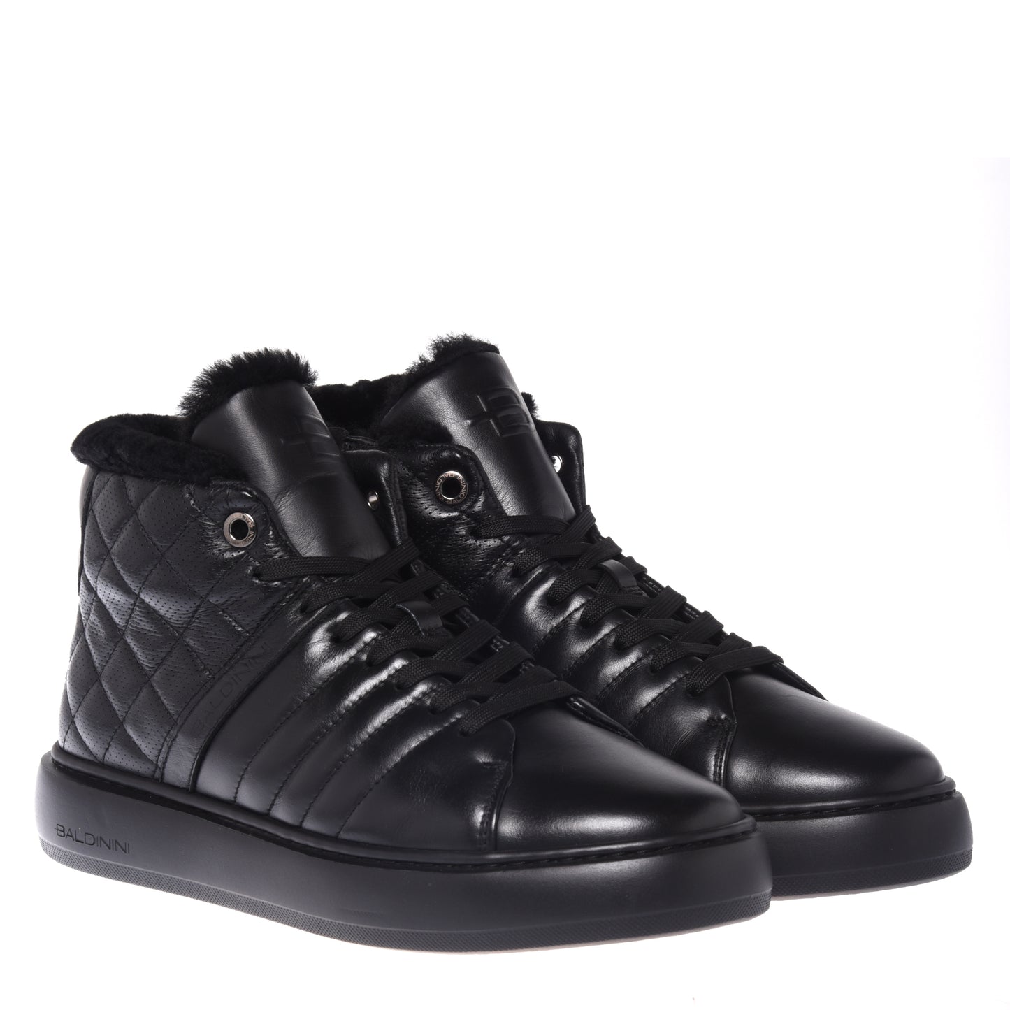 Baskets noires en cuir matelassé avec picots