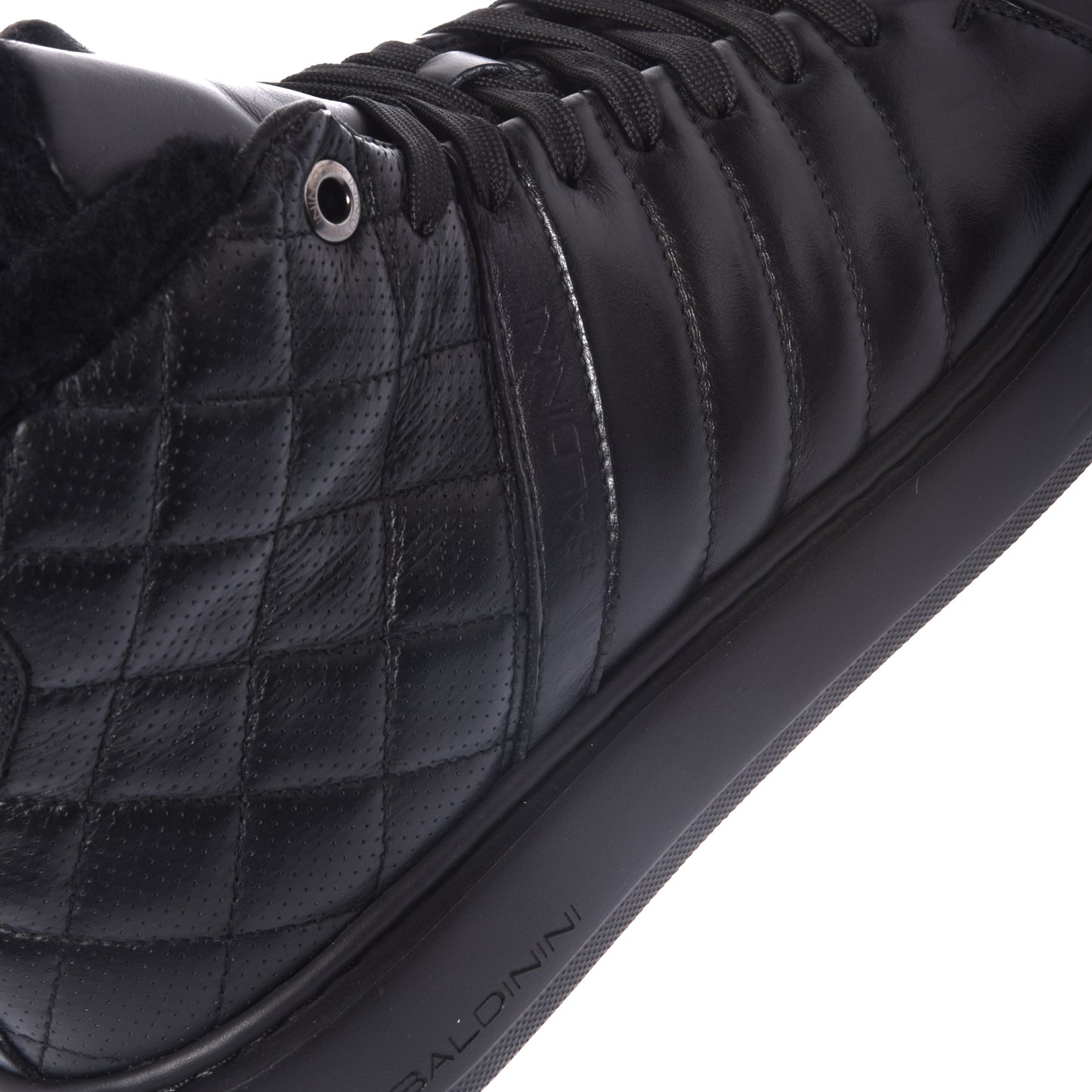 Baskets noires en cuir matelassé avec picots