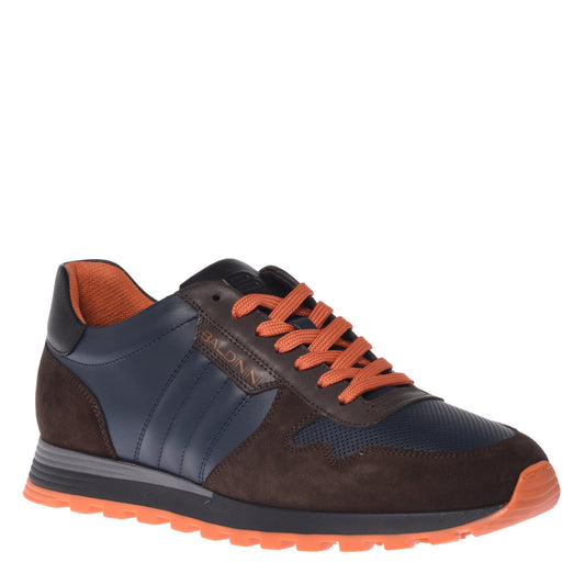 Baskets en daim et cuir marron foncé et bleu